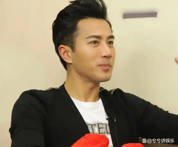 刘恺威父亲刘丹首次夸赞未来儿媳李晓峰漂亮不做作是个好女人