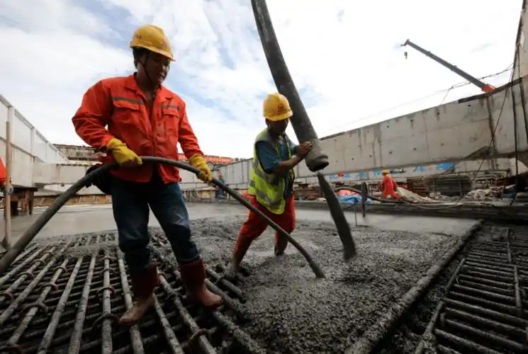 深中通道东人工岛堰筑段完成超大体量单次混凝土浇筑_施工
