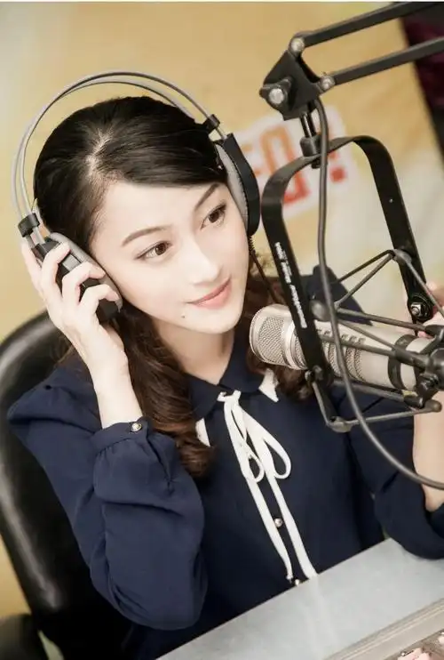 亲子栏目主持人宁波电台《潮爸辣妈》主播徐宁国家一级播音员宁波电台