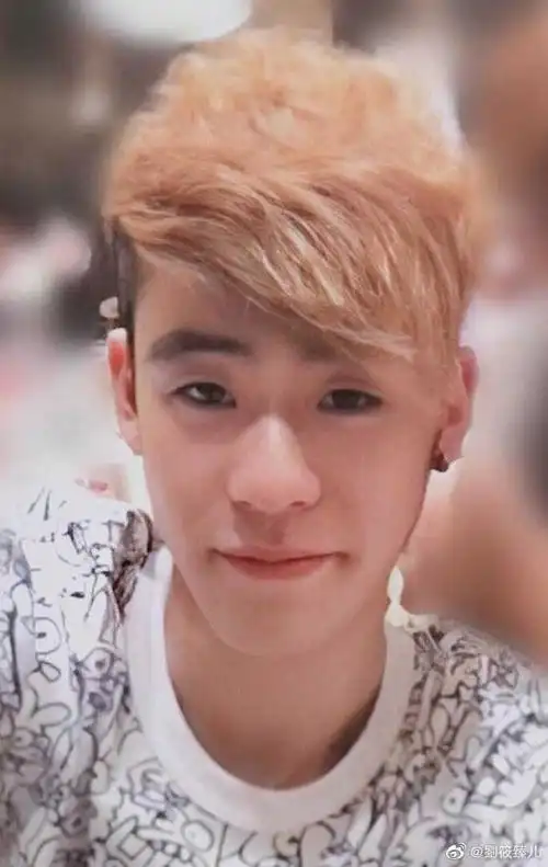 谁有张云雷在南京站摔之前时期的照片或视频?(最好是私底下的?