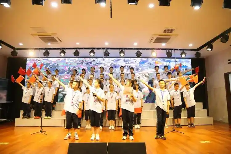 诗中秋颂国庆学海中学隆重举行诗歌朗诵比赛初一篇