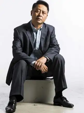 李威(中国男演员)_尚可名片