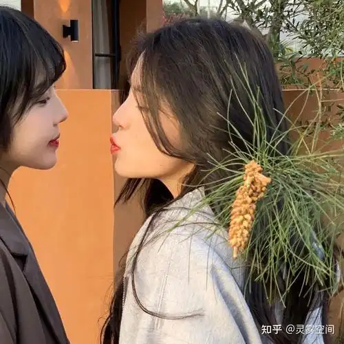 有没有俩个女生的情头?