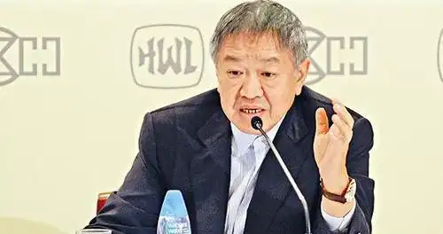 对于李嘉诚来说,霍建宁绝对不是普通的员工,李嘉诚办公室的几部保密