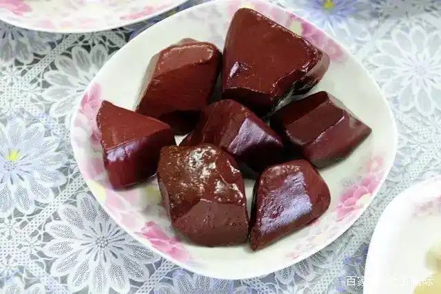 "肝石",新疆叫"羊肝石",内地有的叫"鸡肝石",有的叫"猪肝石",指的是一