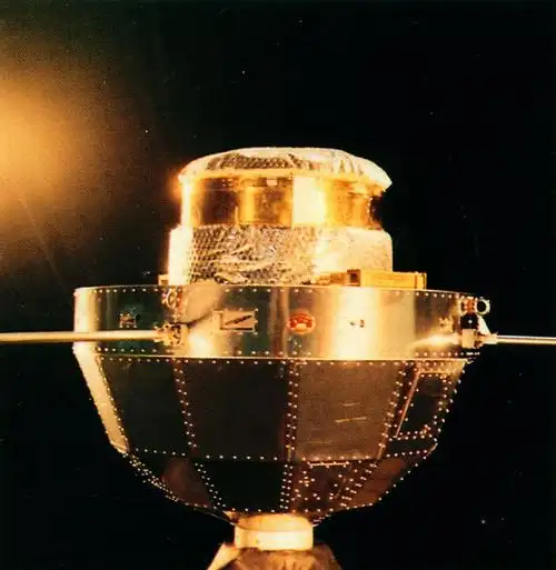 人造卫星(地球轨道绕行的无人航天器)_石塘网