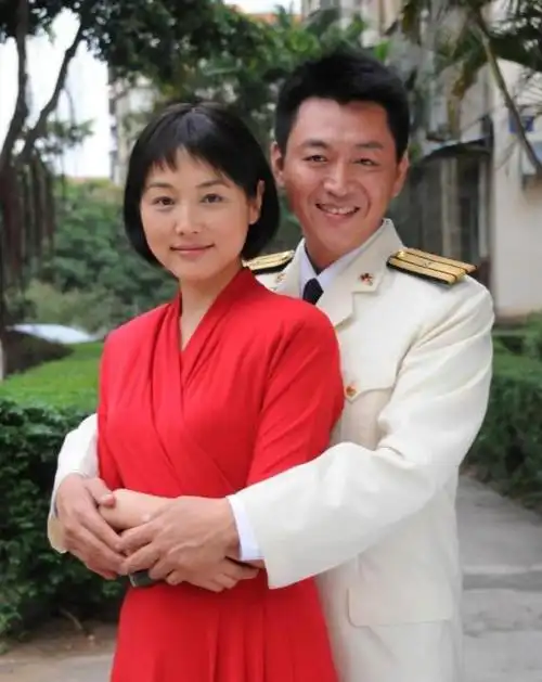 回顾张延嫁大5岁香港丈夫婚后生一女如今女儿比她还漂亮