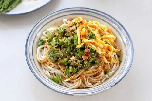 【香椿油泼拌面】