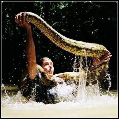 组图:揭秘蛇人真实生活 慎入!