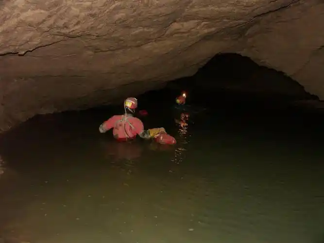 世界地球日带你暗河泛舟与猎奇揭秘地下河大泉喊泉