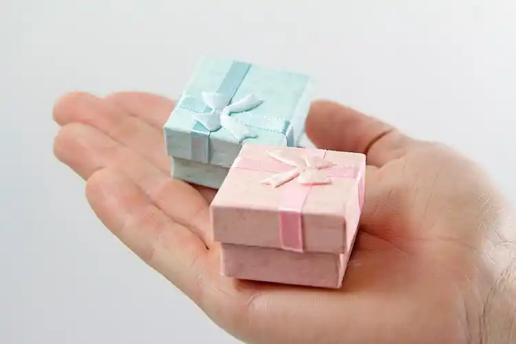 装在盒子里的玫瑰花