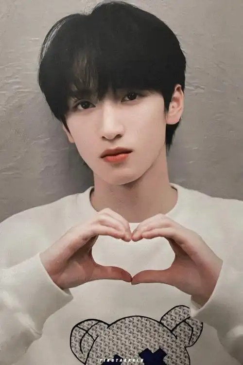 严浩翔比心好甜#严浩翔比心小合集放送～又甜又可爱的心动暴击爱意已