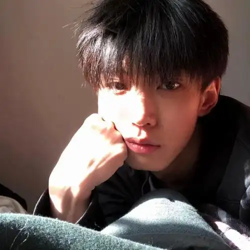 酷酷的男生头像