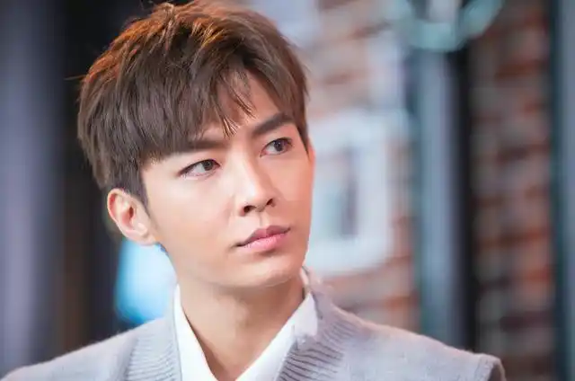 歌手,演员:炎亚纶