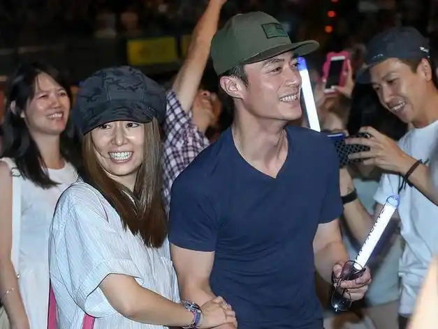 霍建华重回内地拍戏引热议,现在才发现,他是真聪明,体面又清醒|唐嫣