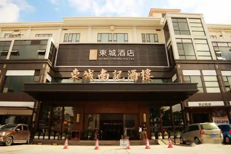 暂别几个月的大良东城酒楼,近日改名东城南记酒楼重新开业,服务市民