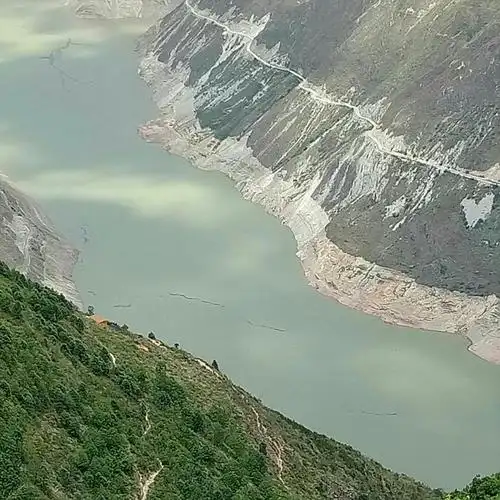 金阳县洛觉乡中心校 的惹子洛莫