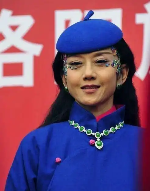 62岁杨丽萍为保持身材不生子吃花瓣终难逃美人迟暮