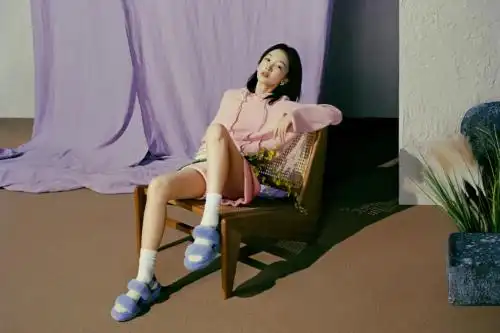 周冬雨演绎ugg 2021#感纵茸去怒放春夏大片