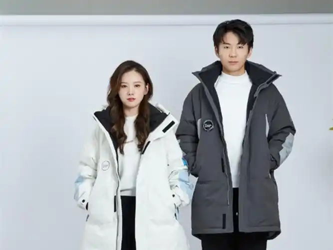 多与老公"若驰"一同出镜,夫妻俩也经常以"若驰夫妇"的组合形象而示人