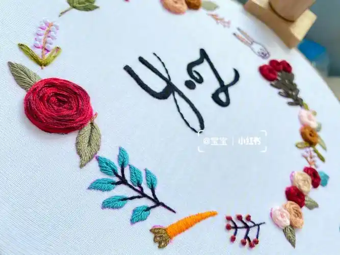 缝衣服上都很好看哦针法简单红薯中都可以搜索到:玫瑰蛛网绣,叶子绣