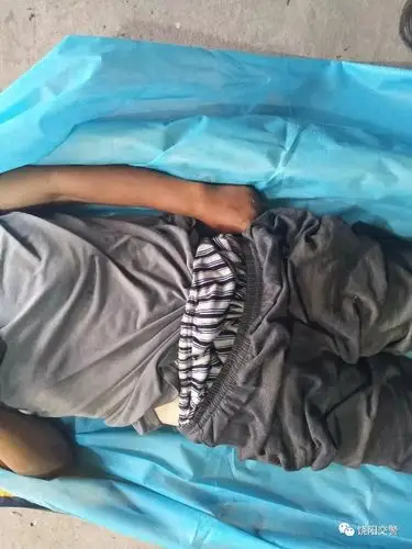 衡水某路口惊现无名男尸某小区不交物业费就断水电车充电起火真吓人