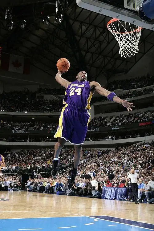 nba科比扣篮图片?