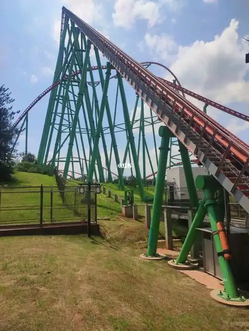 6月27日周一去玩的,人不是特别多,玩竹林绿蟒雨林跳蛙凤舞九天滑索