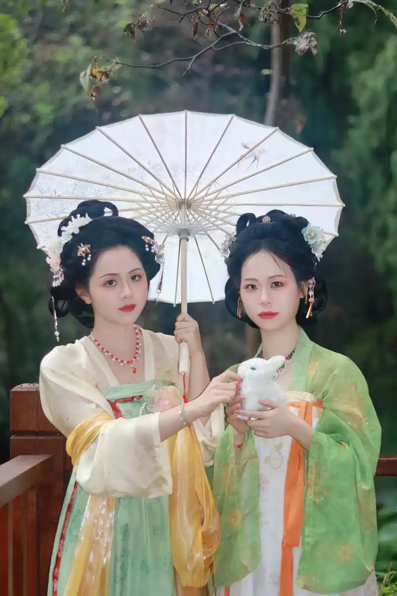 收到客妹返图啦! 姐妹汉服照真的超美超有氛围感哦!