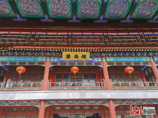 图为避暑山庄烟雨楼,《还珠格格》的取景拍摄地.