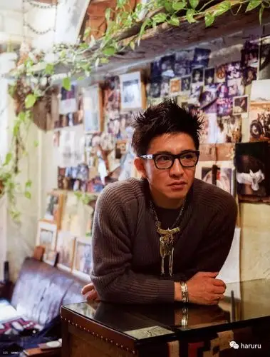 这个问题他以前在自己主持的电台节目变成一个十足的黑人大叔?