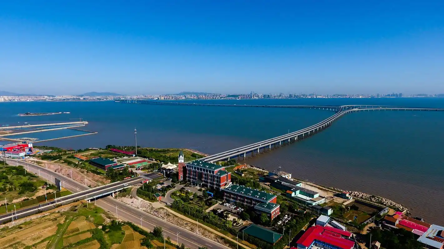 鸟瞰青岛胶州湾大桥(3)