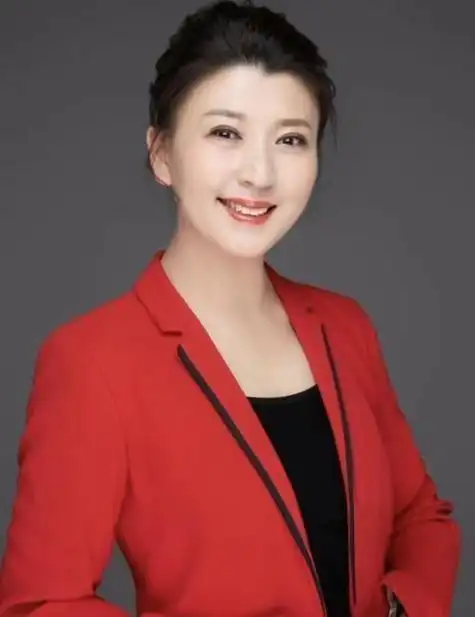 闫学晶是一位中国内地女演员,也是中国内地二人转表演女艺术家,海军