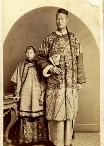 清朝巨人詹世钗:身高3.19米,入英国籍娶英国妻,后来儿女如何?