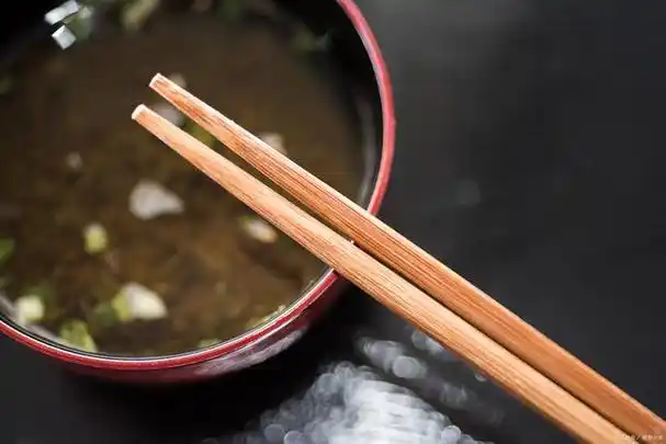 给家里买筷子,看到各种材质的筷子,不知道哪种材质的健康?