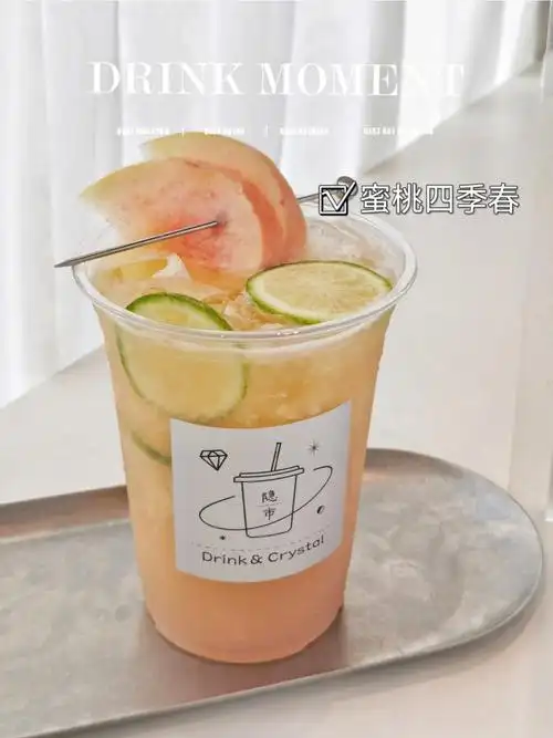 谁能拒绝放了一整颗水蜜桃的饮品呢