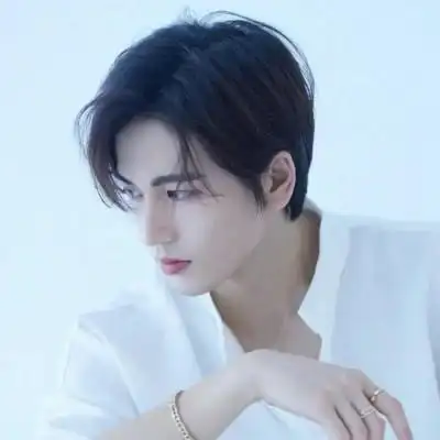 高清成熟男头像干净大图