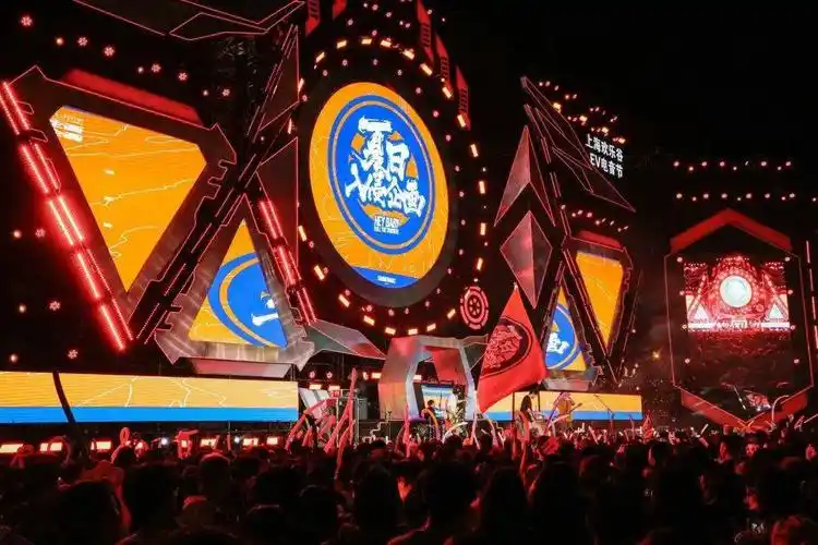燃爆的动感音乐嗨翻夏夜上海欢乐谷ev电音节等你来嗨