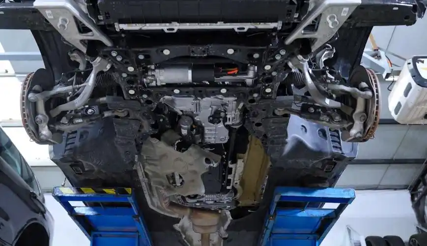 有些网友担心国产宝马x5在底盘方面会有偷工减料,但是经过专业的人员