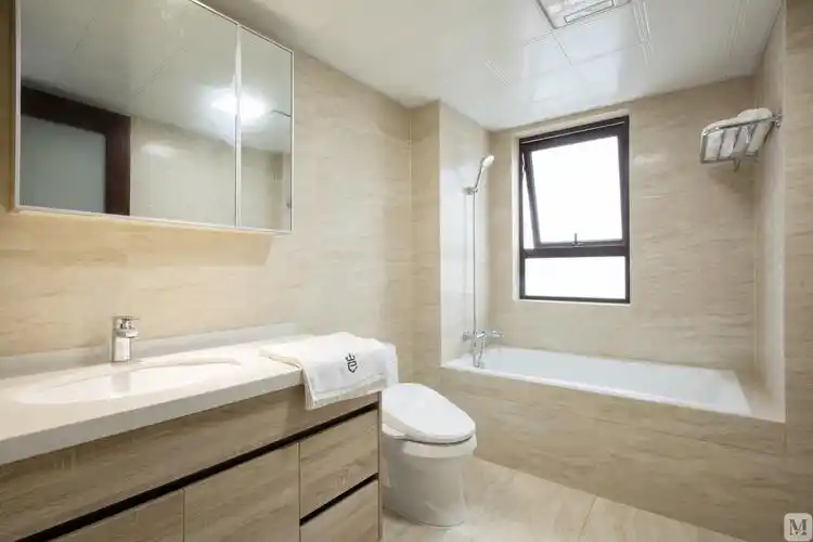 简欧卫生间浴缸装修效果图