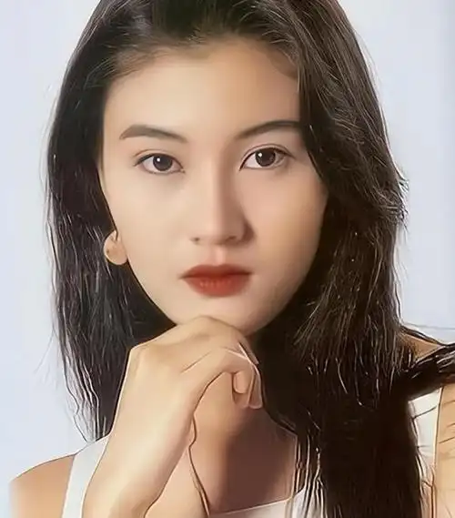 李嘉欣以"香港小姐"冠军身份出道,事业起伏,富豪花1亿娶回家