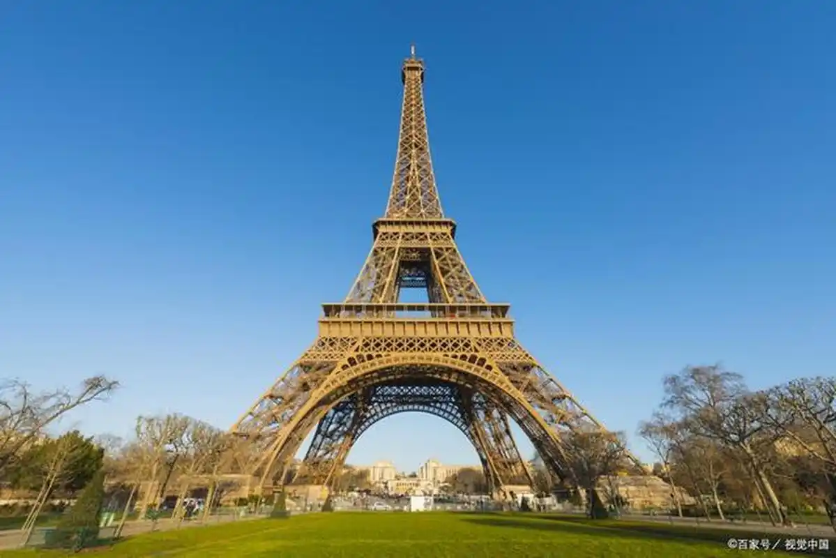 世界著名旅游景点有:埃菲尔铁塔,德国新天鹅城堡,科罗拉多大峡谷,羚羊