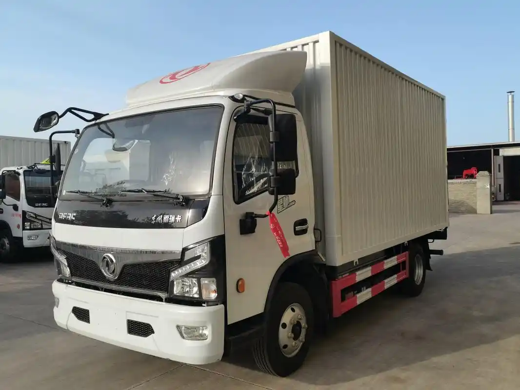 东风福瑞卡4米2厢式货车