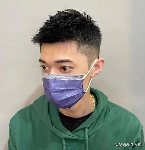 高中生男生发型(男生9款精选帅气发型,不管什么脸型,都很潮流显精神)