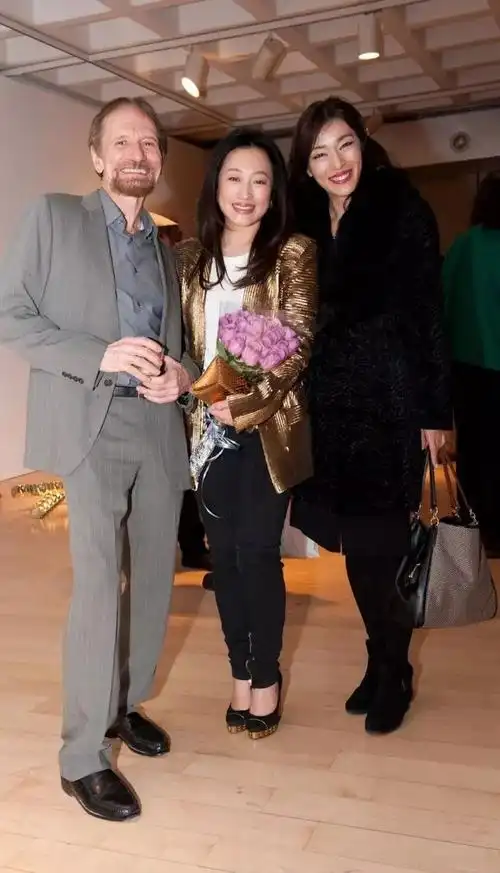 艾在纽约 | 艾敬纽约"love"个展开幕