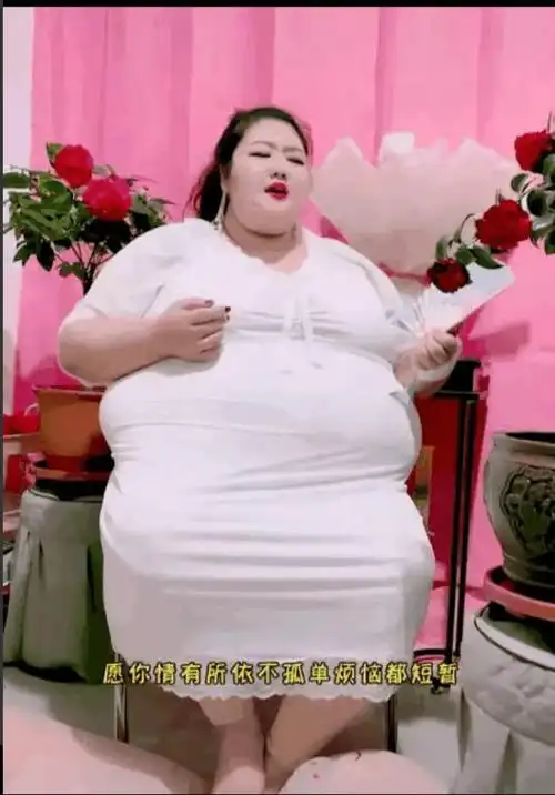 吉林长春,一位300斤的女主播网络直播唱歌,虽然身材肥胖,但是歌声十分