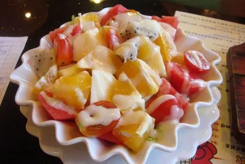 水果沙拉营养丰富,口感新鲜,深受广大儿童喜爱,是提高身体免疫力的