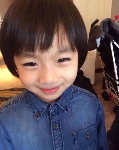 11岁kimi照片被公开,看到真实颜值后,网友:难怪林志颖不晒了_节目