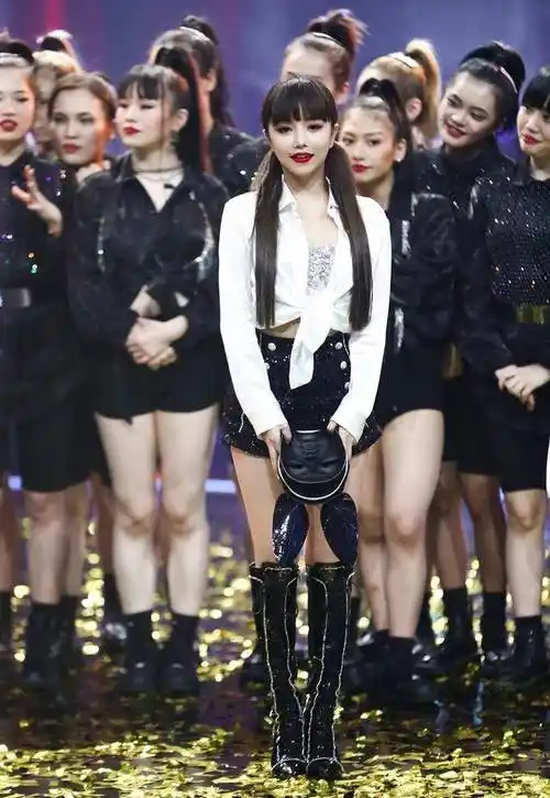 《蒙面舞王》"小兔子不乖"安崎:小身体里蕴藏大能量_面具_舞台_魅力