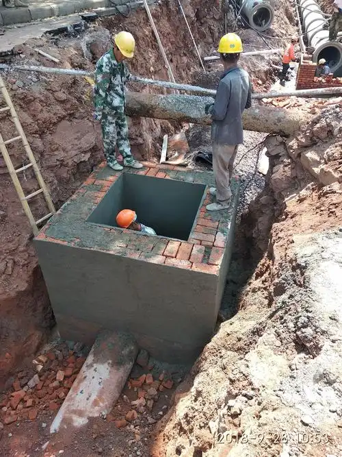 东半幅雨水检查井砌筑